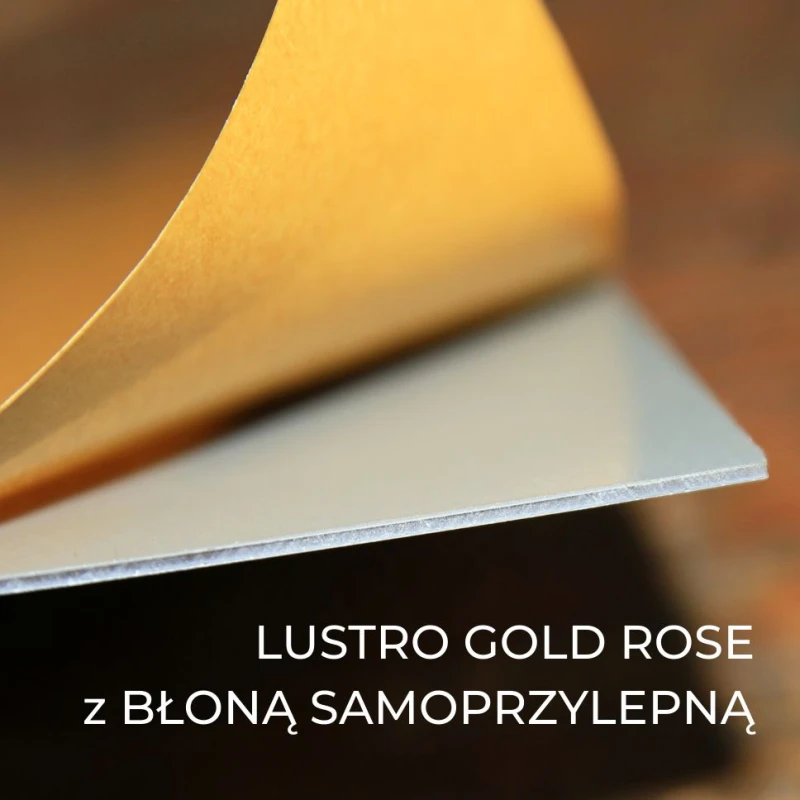 Plexi lustro gold rose samoprzylepne, formatka 700x500mm – zbliżenie na samoprzylepną warstwę kleju ułatwiającą montaż dekoracji